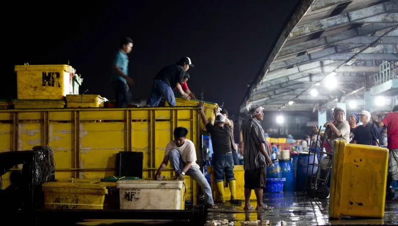 L'activité au marché aux poissons de Muara Baru à Jakarta, en Indonésie, le lundi 21 janvier 2019.